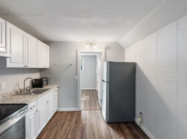 Raymond Apartments, 8104 SE Raymond St #1, Portland, OR 97206