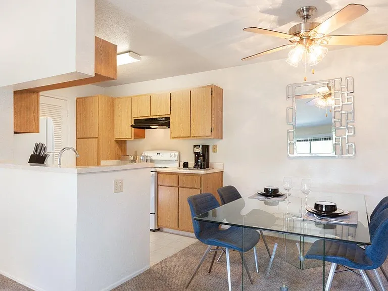 Monte Vista Apartments — Photo 4