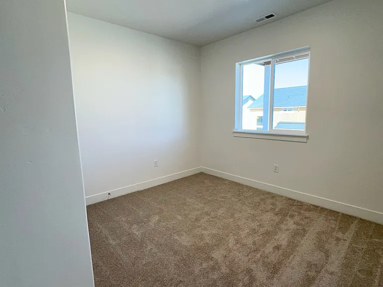 682 Benedict Dr — Photo 8