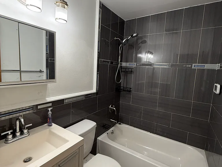 138-30 Redding St #2 — Photo 14