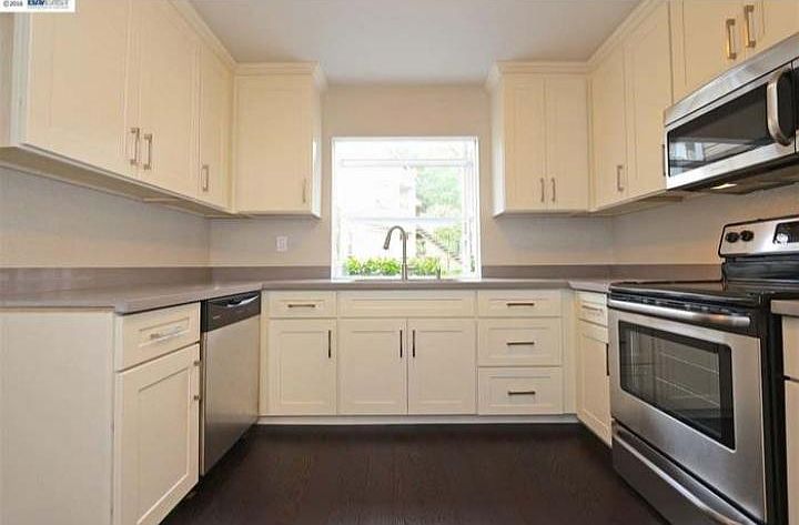1st image of 700 Canyon Oaks Dr