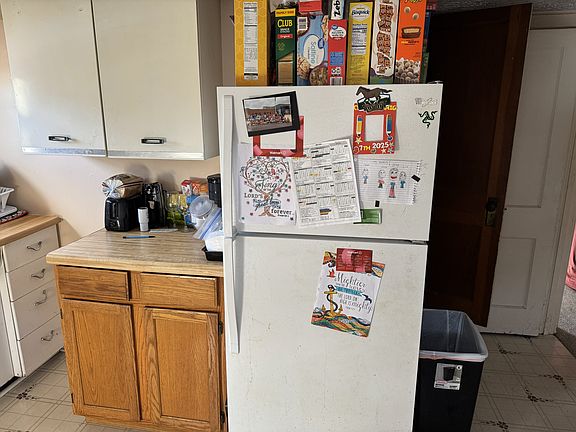 Kitchen, refrigerator included.