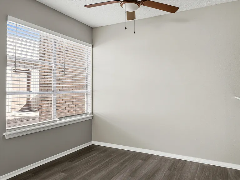Rosemont Apartments — Photo 20