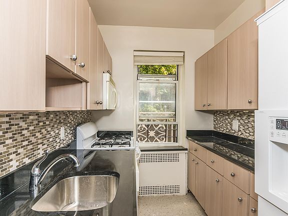 5th image of 6864 Yellowstone Blvd #23A