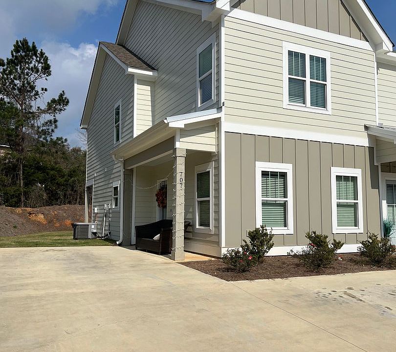 2nd image of 707 Northern Village Ct