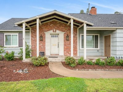 3208 E Bellaire Way, Fresno, CA, 93726