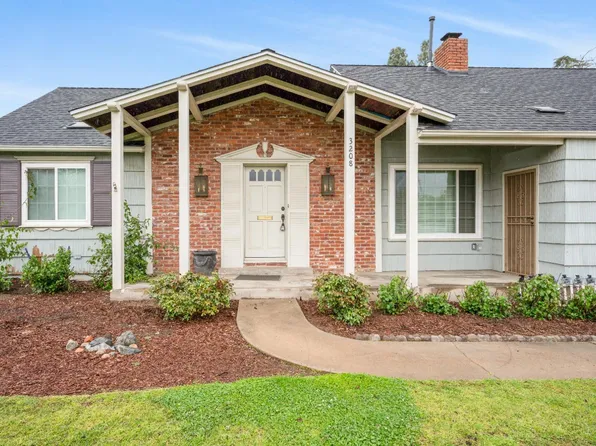 3208 E Bellaire Way, Fresno, CA 93726
