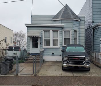 909 Grand Ave, North Bergen, NJ, 07047