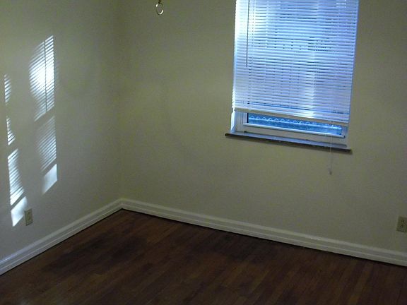 5th image of 8447 Wicklow Ave