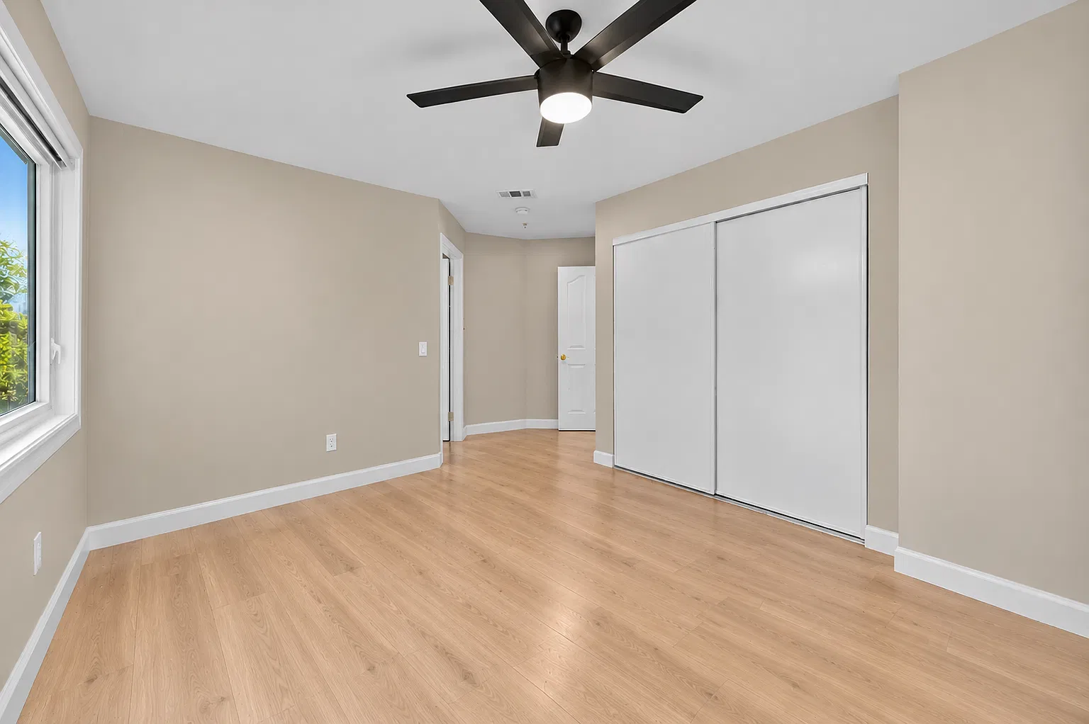 2 bed, 2.5 bath, 1470 sqft, $4,195 — Photo 2