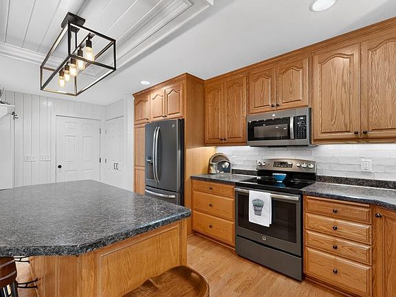 4th image of 2169 Margaret St NE