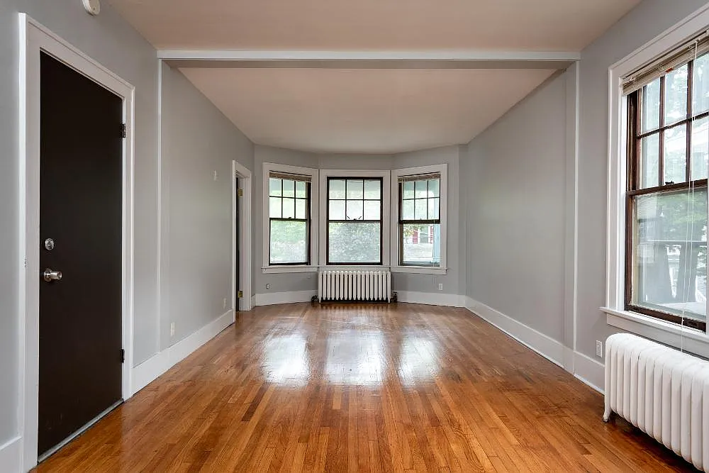 3 bed, 1375 sqft, $2,200 — Photo 4