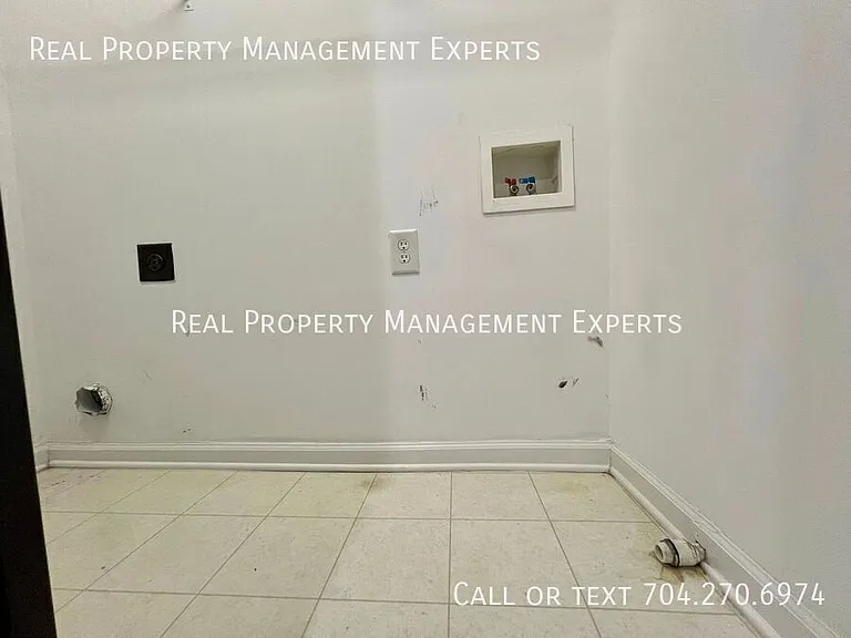 6522 Point Comfort Ln — Photo 14