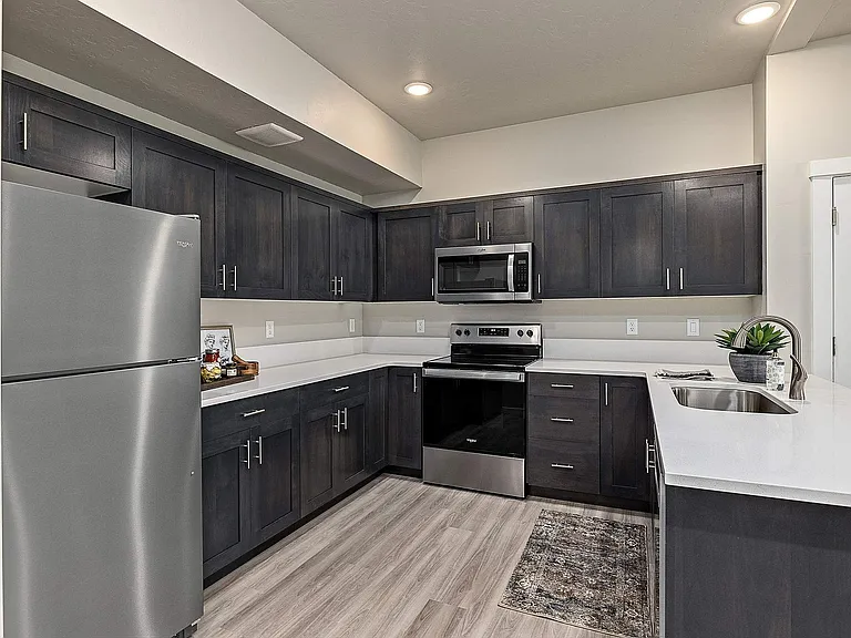 Latitude 40 Two Bedroom With Garage