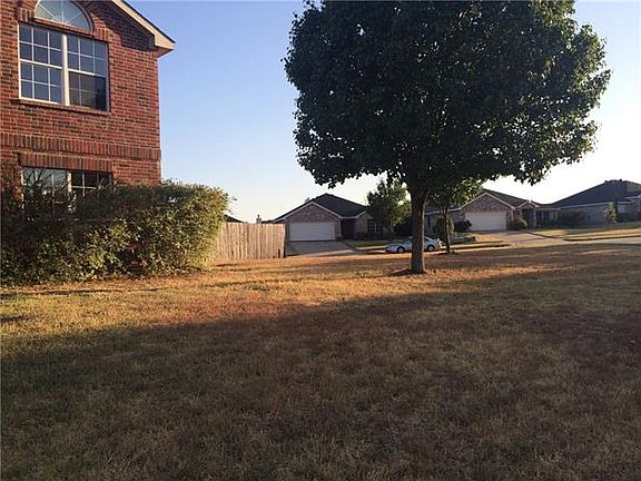 2nd image of 1006 Cove Hollow Dr