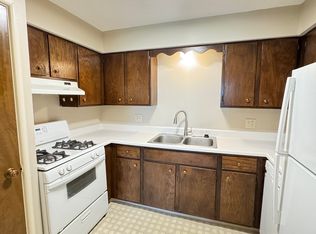 2611 S 70th St #37, Lincoln, NE 68506