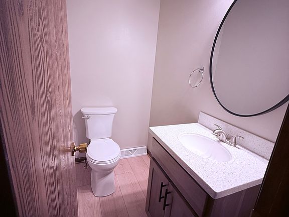 4th image of 4052 Canterbury Dr