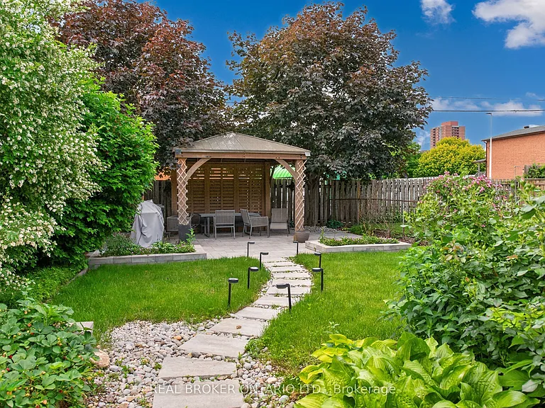 14 Mortimer Ave — Photo 36