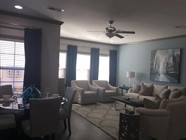 Larkspur Pointe Apartments — Photo 4