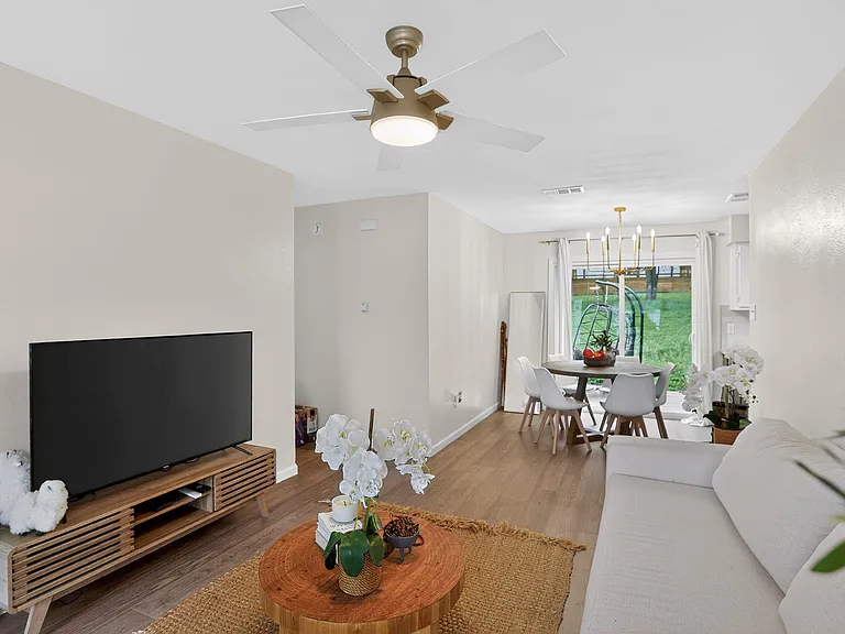 6908 Pondsdale Ln — Photo 2