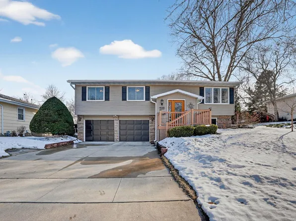 1522 W 5th St, Cedar Falls, IA 50613