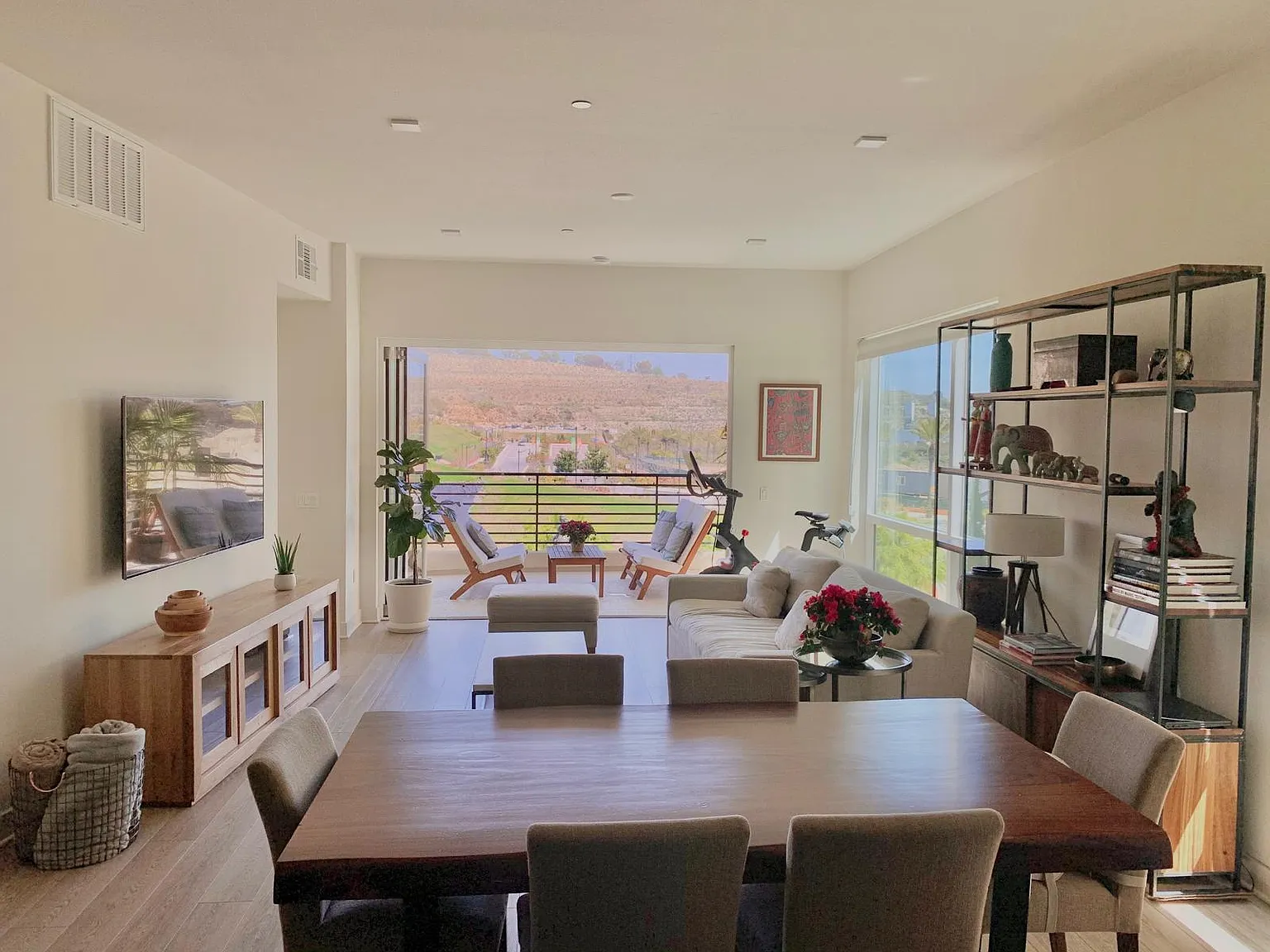 3 bed, 2.5 bath, 1600 sqft, $5,250 — Photo 4