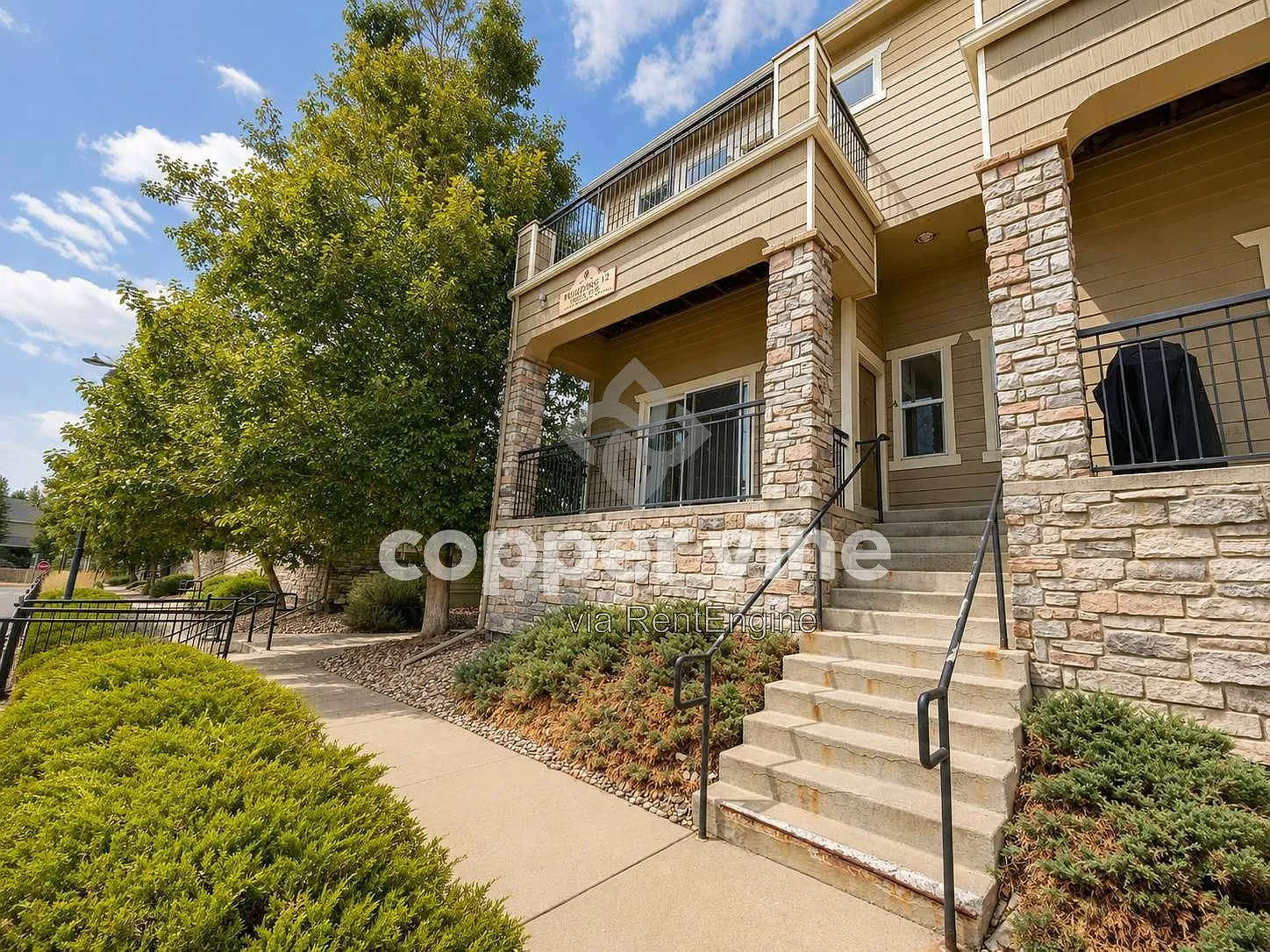2 bed, 2.0 bath, 1300 sqft, $2,230 — Photo 2