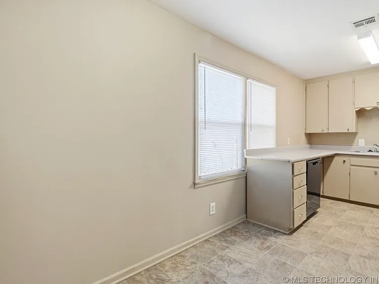 729 N 72nd East Ave — Photo 12