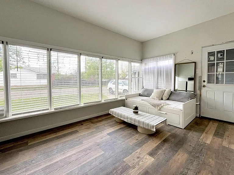 222 N Madison St — Photo 13