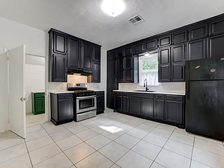 311 S Flood Ave — Photo 18