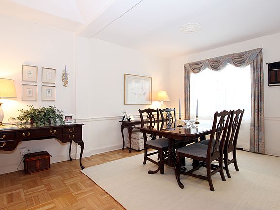 3rd image of 8 Chateaux Cir APT 8K