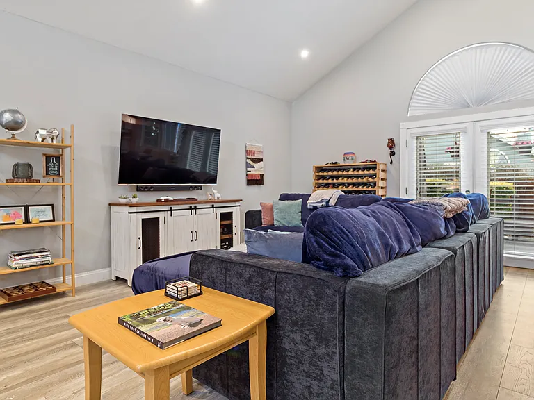 808 Milsom Pl — Photo 4