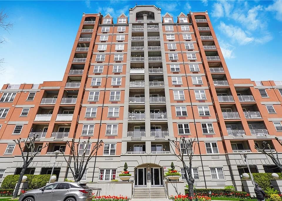 1st image of 40 Oceana Dr W #Penthouse 1d