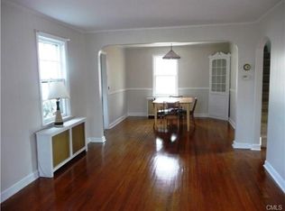 2 Chatham Dr, Norwalk, CT 06854