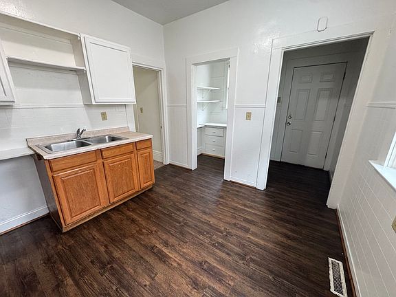 3rd image of 661 Orange Ave E #1