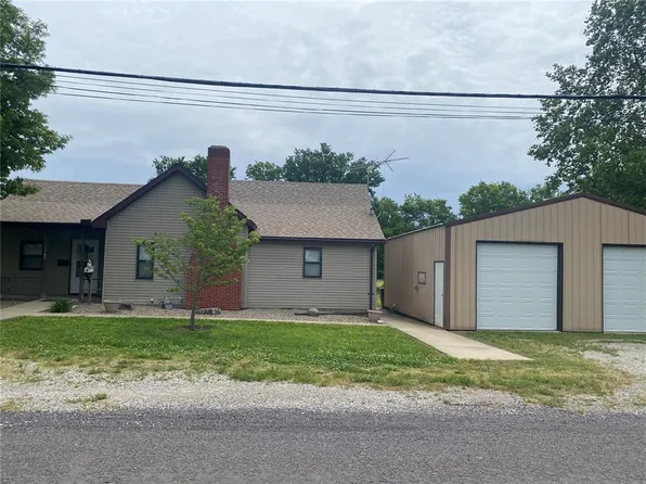 1302 S 2nd St, Greenville, IL 62246