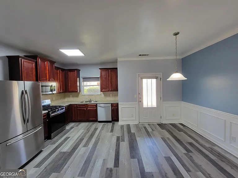 175 Stillwood Dr — Photo 6