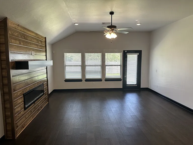 2229 Roca Dr — Photo 28