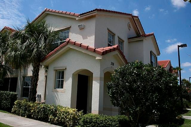 1st image of 358 SE Rogers Ct #358
