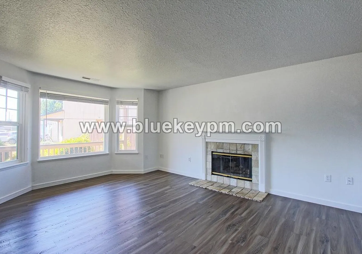 3 Bed, 2 Baths Home in Orchards Neighborhood of Vancouver — Photo 3