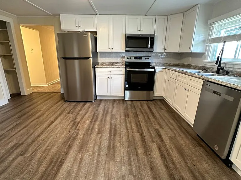 1413 E Caracas Ave — Photo 3