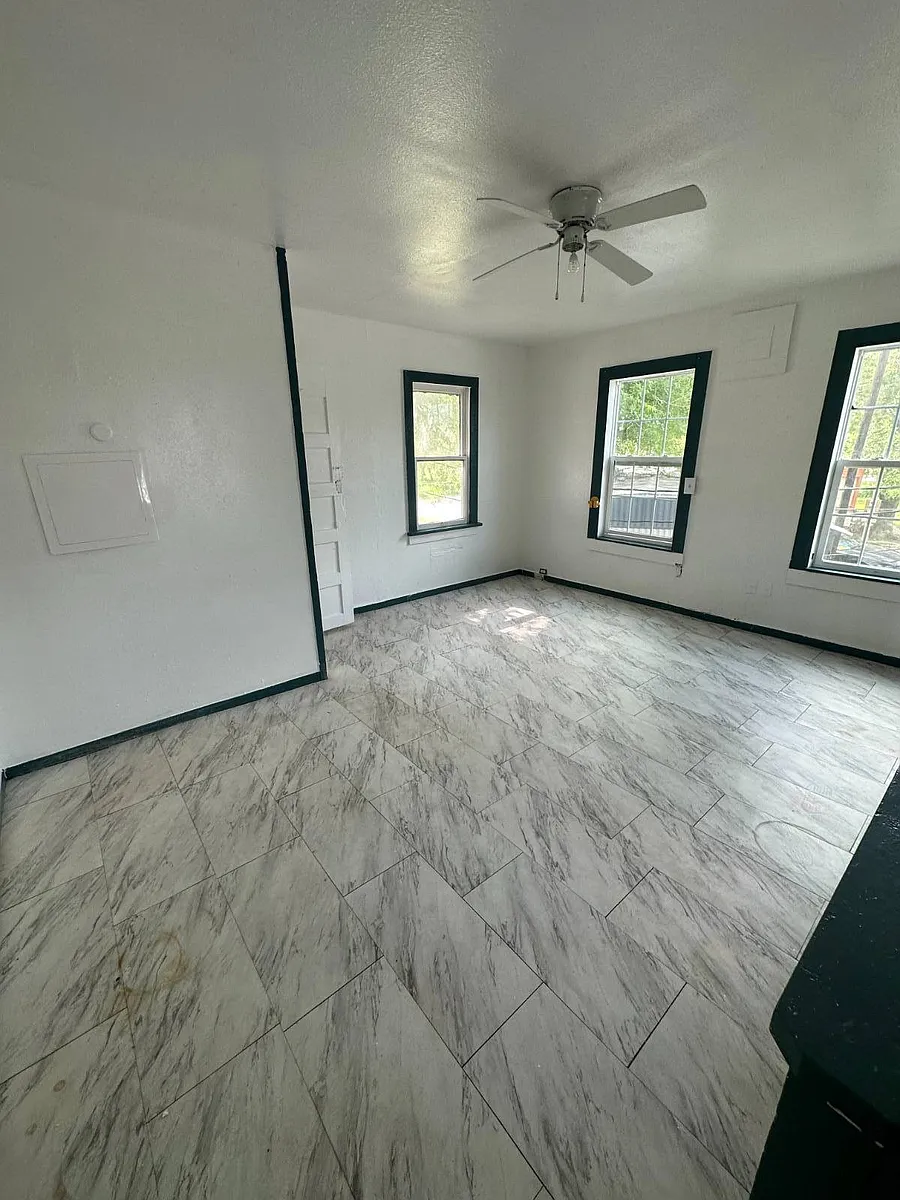 Building Photo - 613 N Eye St #14