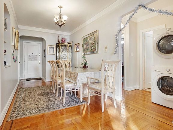 3rd image of 929 E 29th St #3E