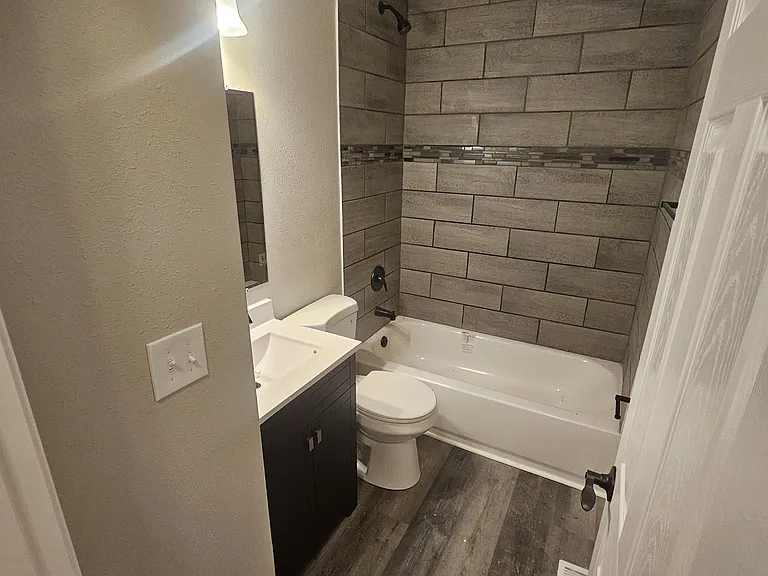 10177 Winkler Dr — Photo 2