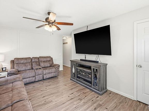 4th image of 605 Cherry Ln