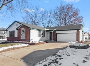 4 Grantley Ct, Saint Peters, MO 63376
