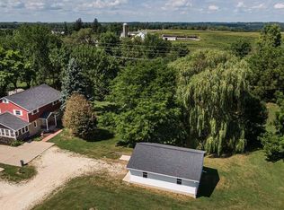 111 Corbett Ln, Epworth, IA 52045