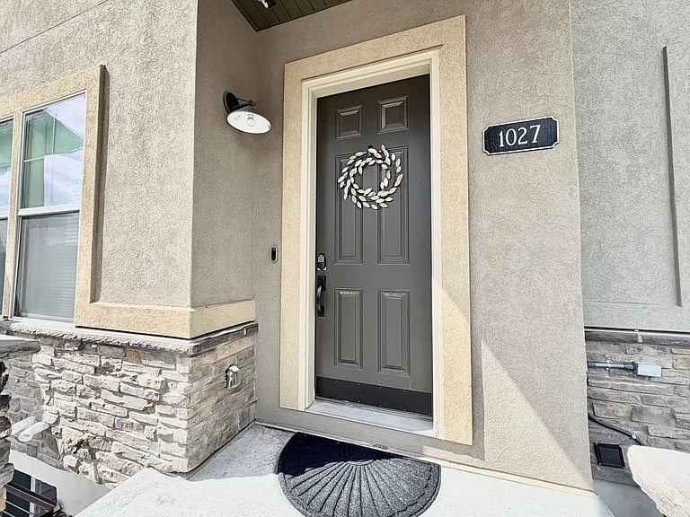 1027 W Wasatch Spring Rd — Photo 2