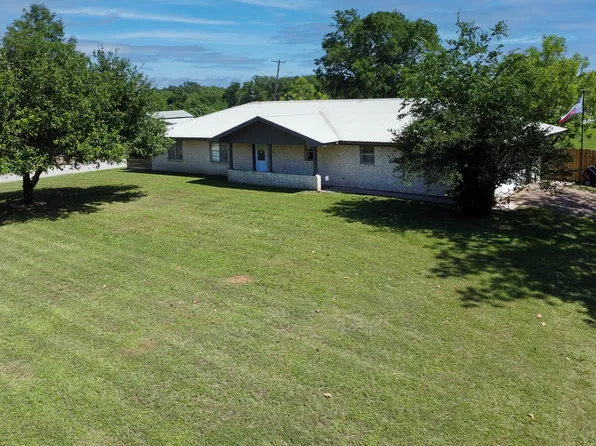 107 E Reunion St, Fairfield, TX 75840