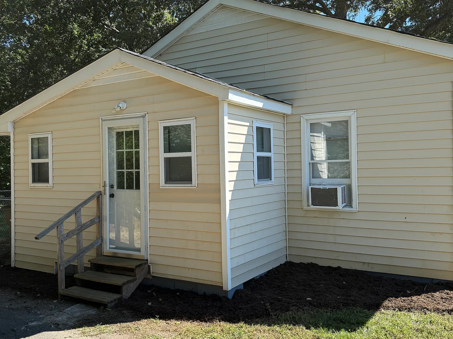 3 bed, 1240 sqft, $1,450 — Photo 2